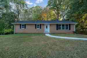 featured image of 2860 Lansdowne Dr