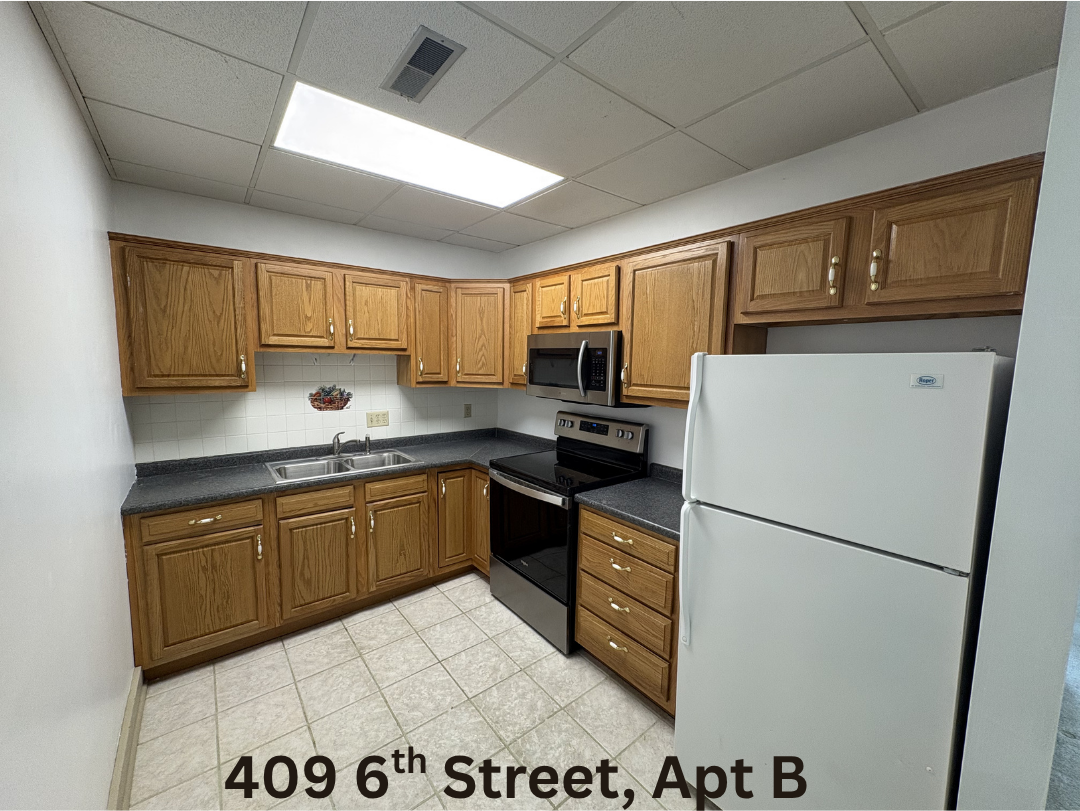 409 6th St #B - Photo 2 of 8