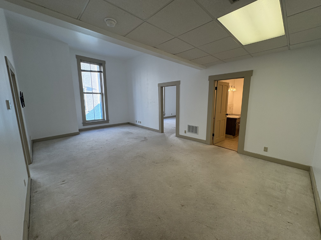 409 6th St #B - Photo 3 of 8