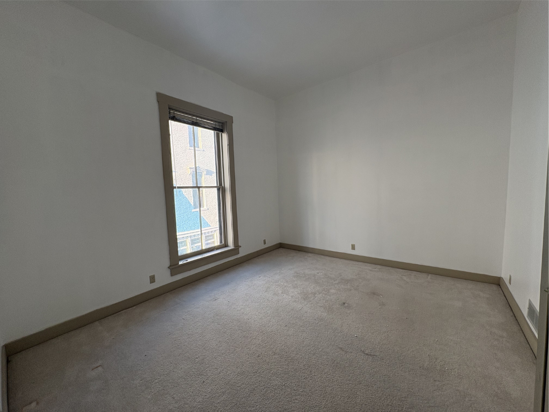 409 6th St #B - Photo 7 of 8