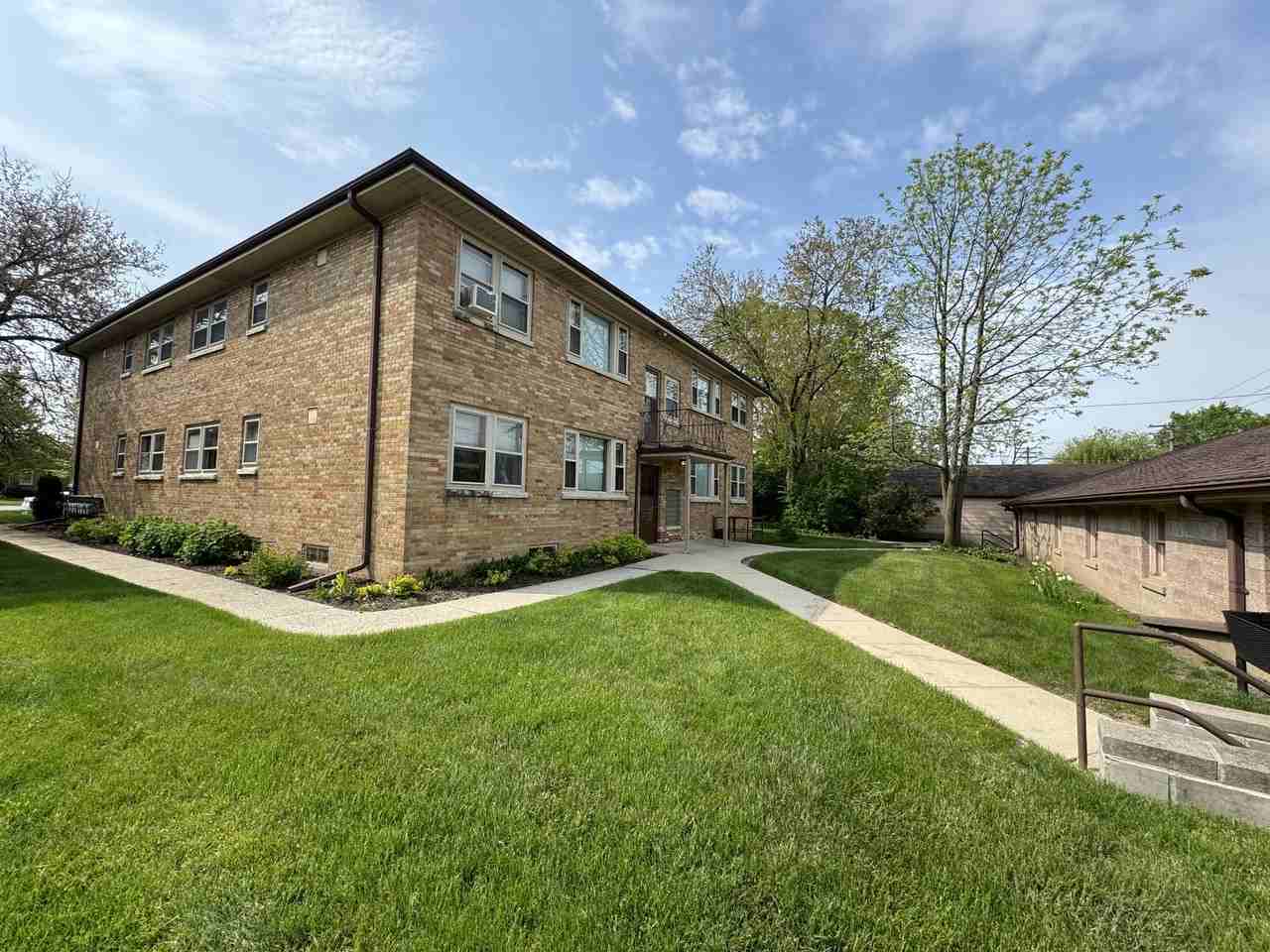 5224 W Forest Home Ave #1 - Photo 4 of 11