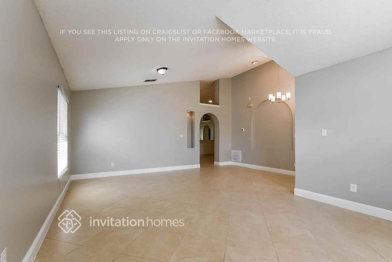 11875 Hatcher Cir - Photo 4 of 17