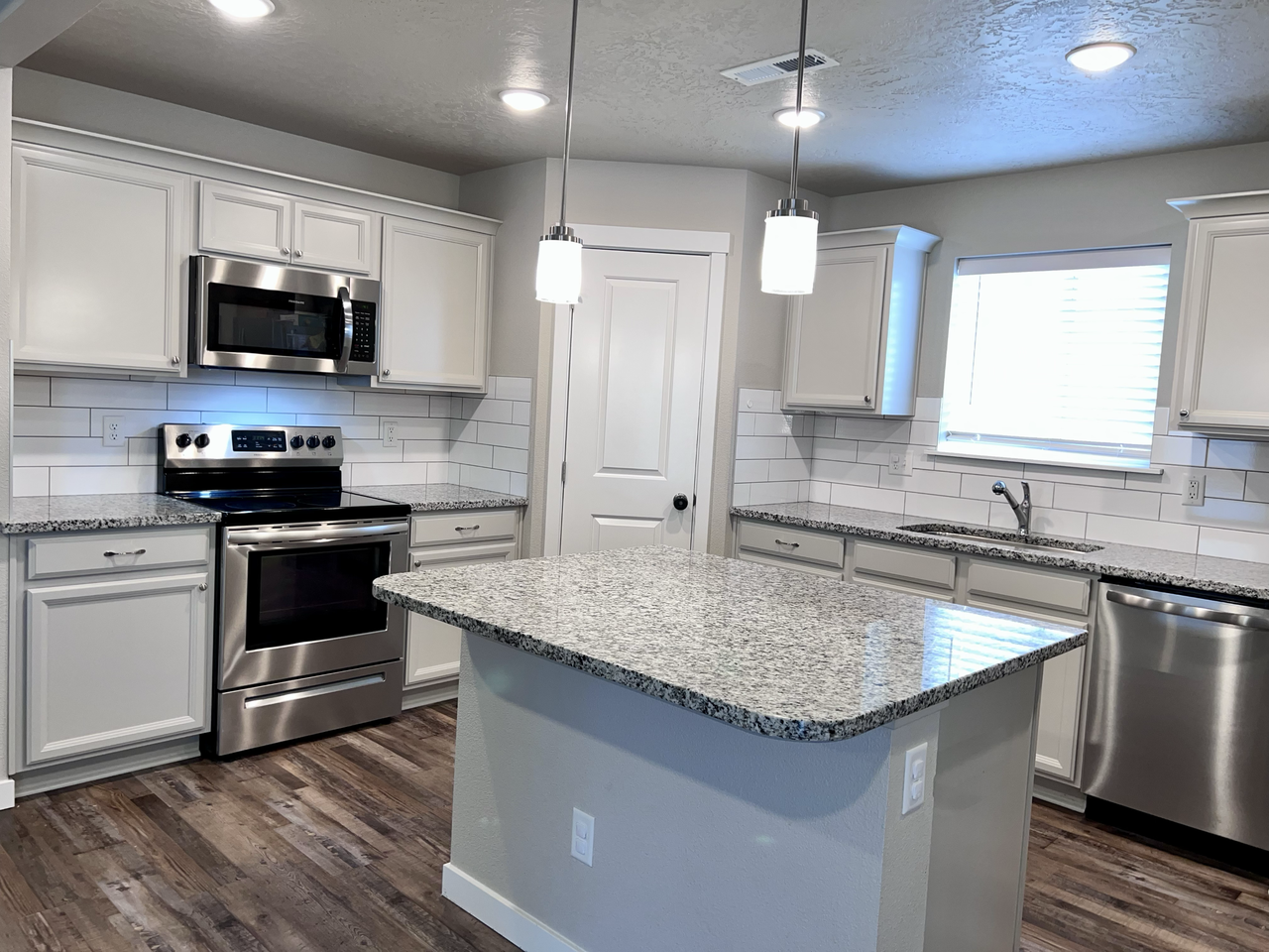 17948 Ryans Ridge Ave - Photo 5 of 20