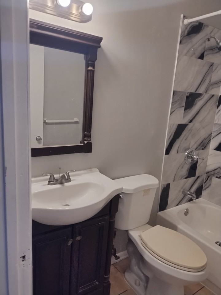 2202 Brookfield Ave - Photo 2 of 10