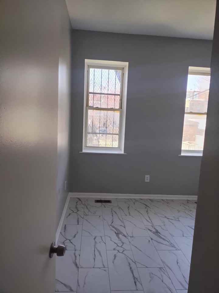 2202 Brookfield Ave - Photo 4 of 10