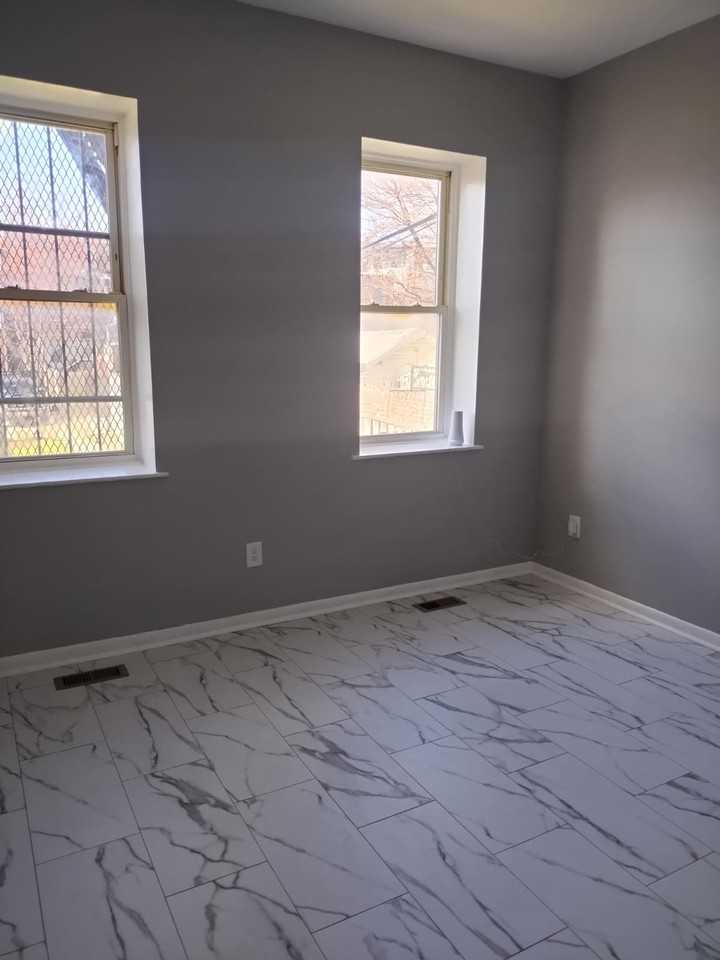 2202 Brookfield Ave - Photo 5 of 10