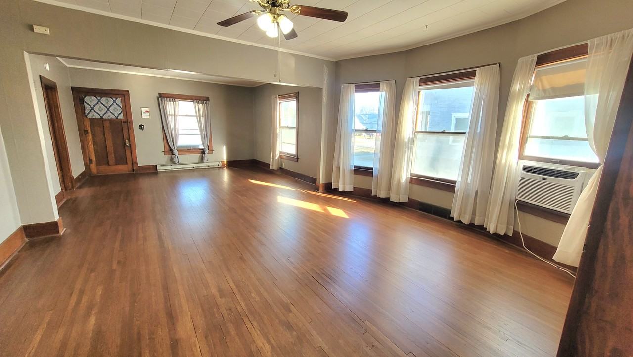 806 S 6th St #1 - Photo 2 of 12