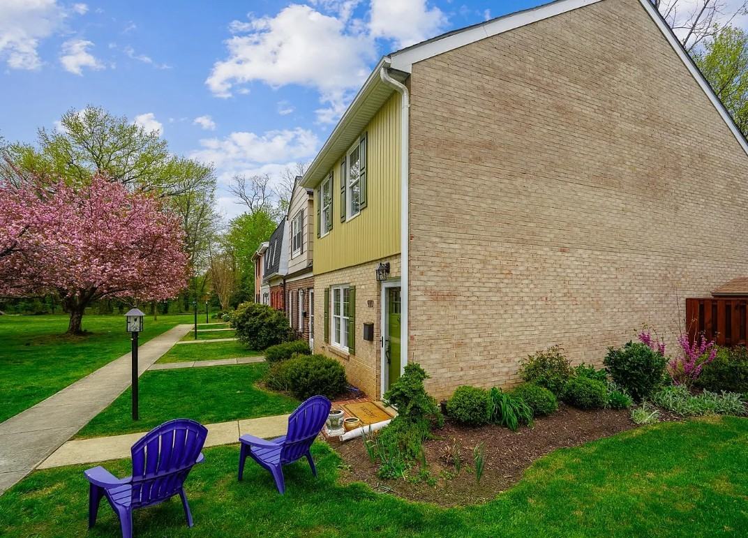 910 Bethany Ct - Photo 2 of 29