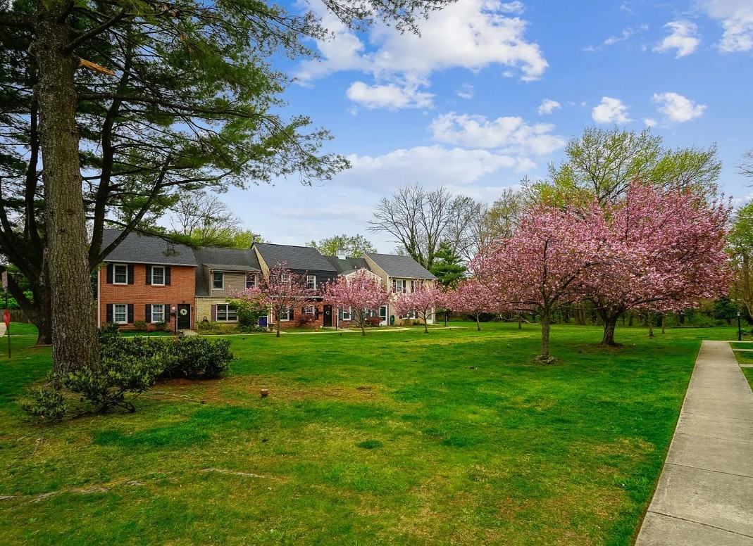 910 Bethany Ct - Photo 4 of 29