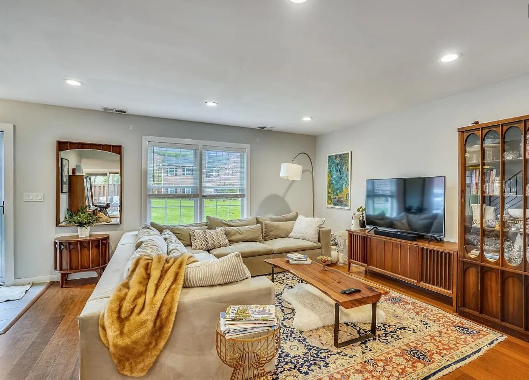 910 Bethany Ct - Photo 6 of 29