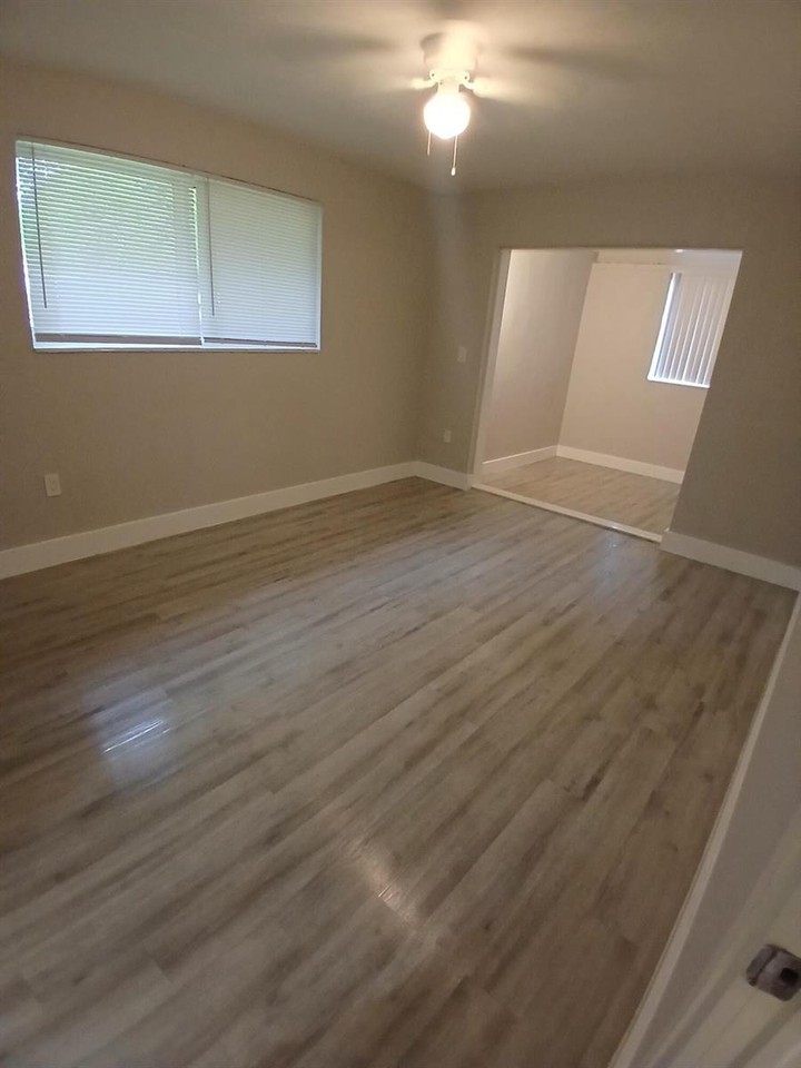 1320 Ne 146th St - Photo 5 of 21