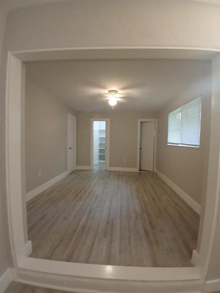 1320 Ne 146th St - Photo 6 of 21