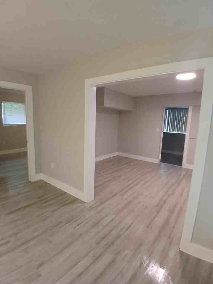 1320 Ne 146th St - Photo 7 of 21