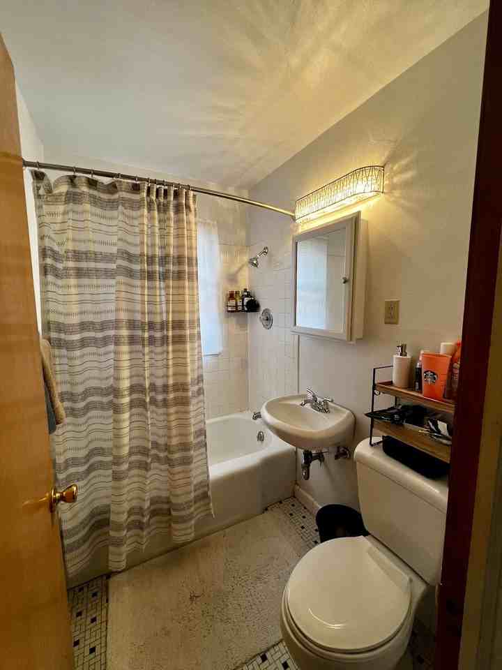 5315 W Wisconsin Ave #2 - Photo 6 of 9