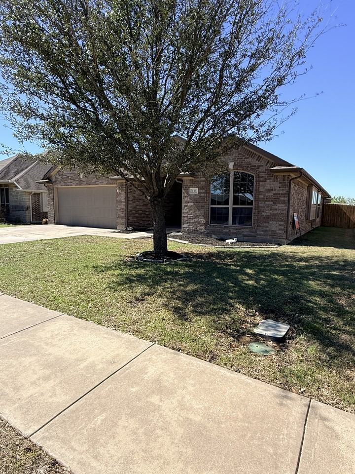 213 Briarstone Dr - Photo 2 of 28