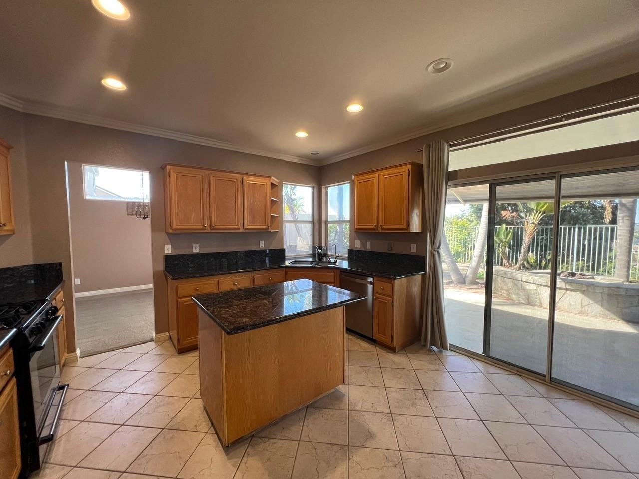 365 Point Windemere Pl - Photo 7 of 11