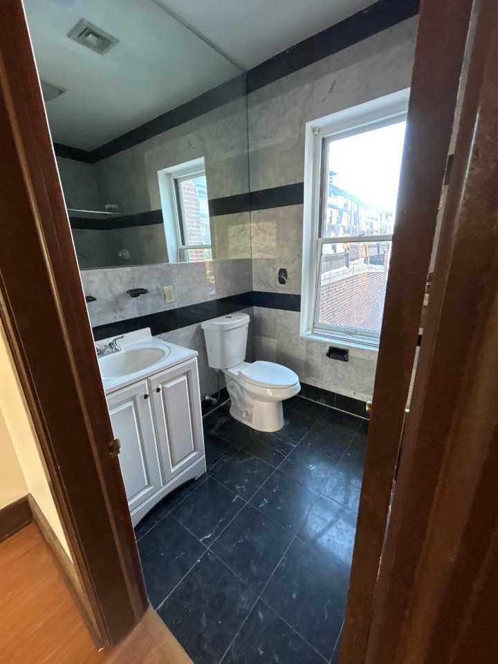 814 N 2nd St - Photo 5 of 11