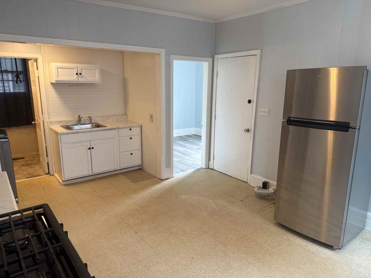 201 Auburn St - Photo 6 of 9