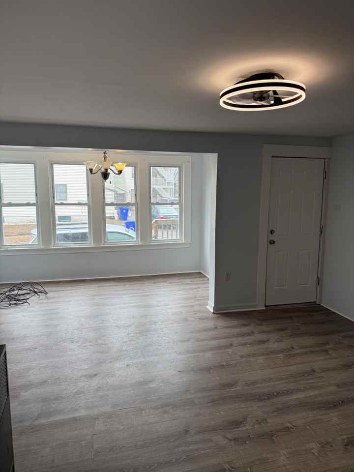 337 Wilson St - Photo 4 of 9