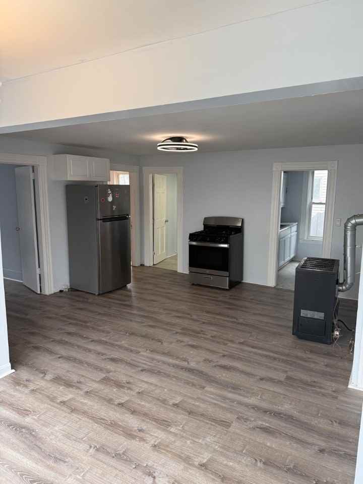 337 Wilson St - Photo 5 of 9