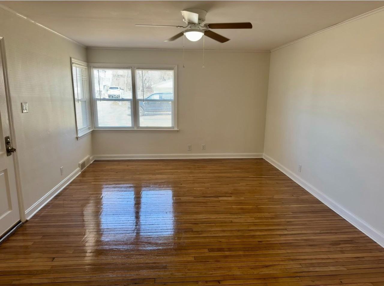 206 W Conron Ave - Photo 5 of 20