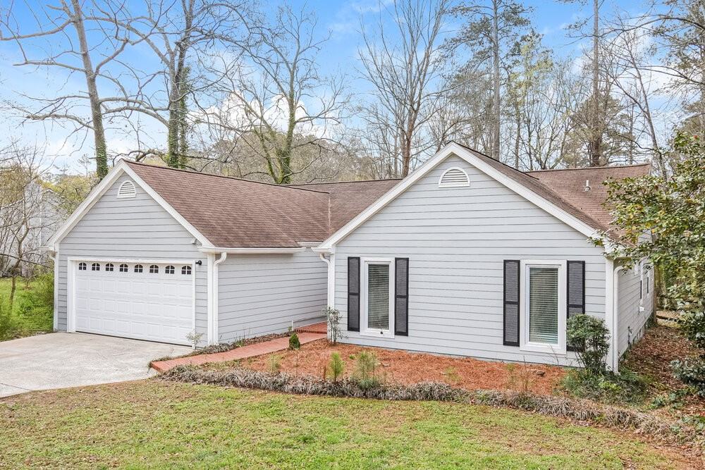 110 River Oaks Dr - Photo 3 of 16