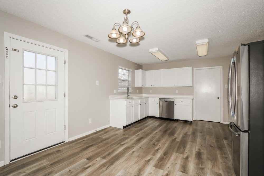 8906 Squire Boone Ct - Photo 6 of 17