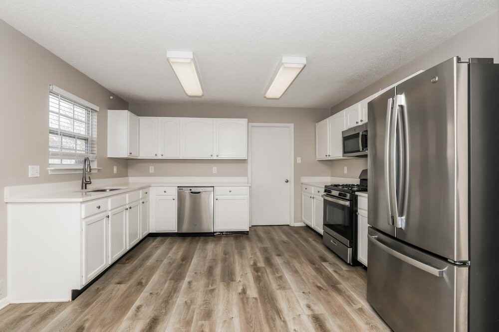 8906 Squire Boone Ct - Photo 7 of 17