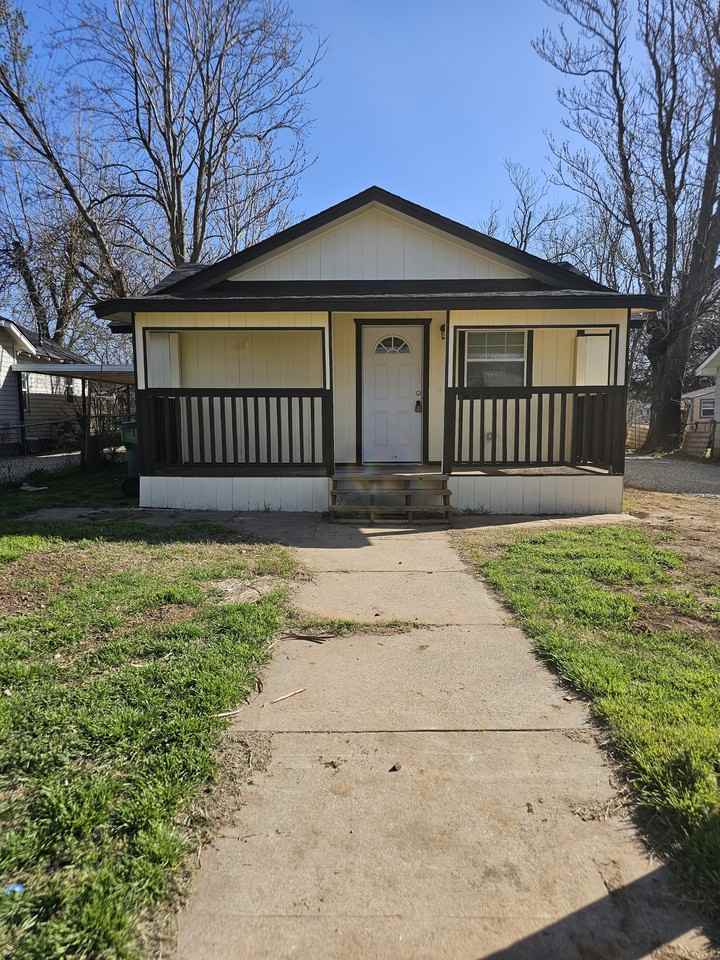 2140 Sw 35th St #1 - Photo 2 of 27