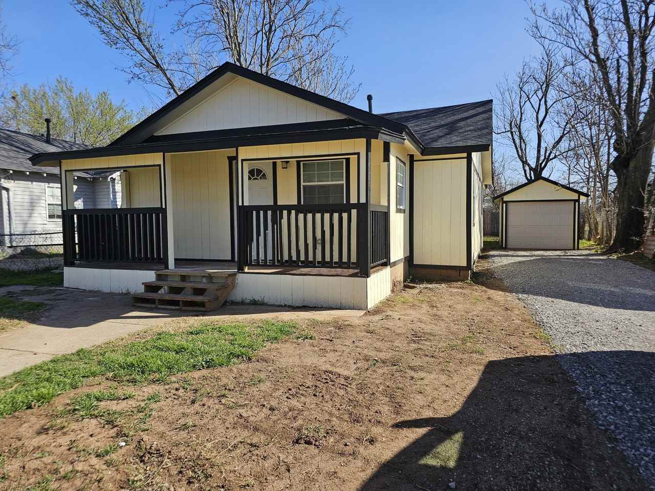 2140 Sw 35th St #1 - Photo 3 of 27