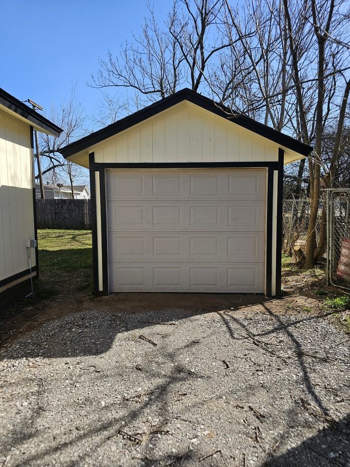 2140 Sw 35th St #1 - Photo 4 of 27