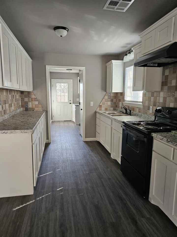 2140 Sw 35th St #1 - Photo 6 of 27