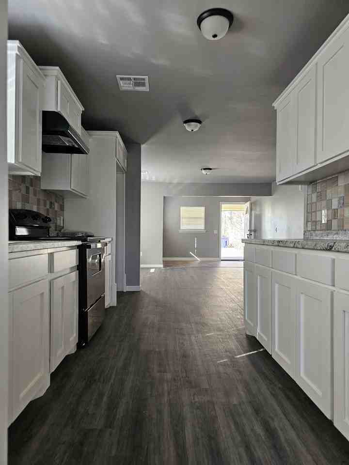 2140 Sw 35th St #1 - Photo 7 of 27