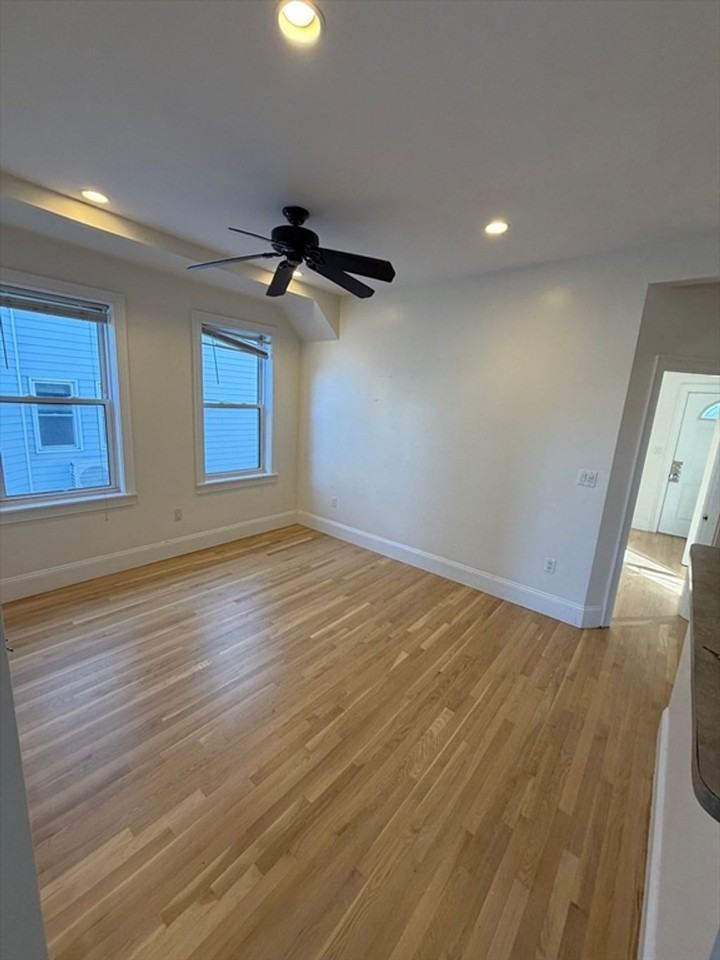 4-12 Humboldt Place4-12 Humboldt Street, 6 - 1 #6-1 - Photo 2 of 5