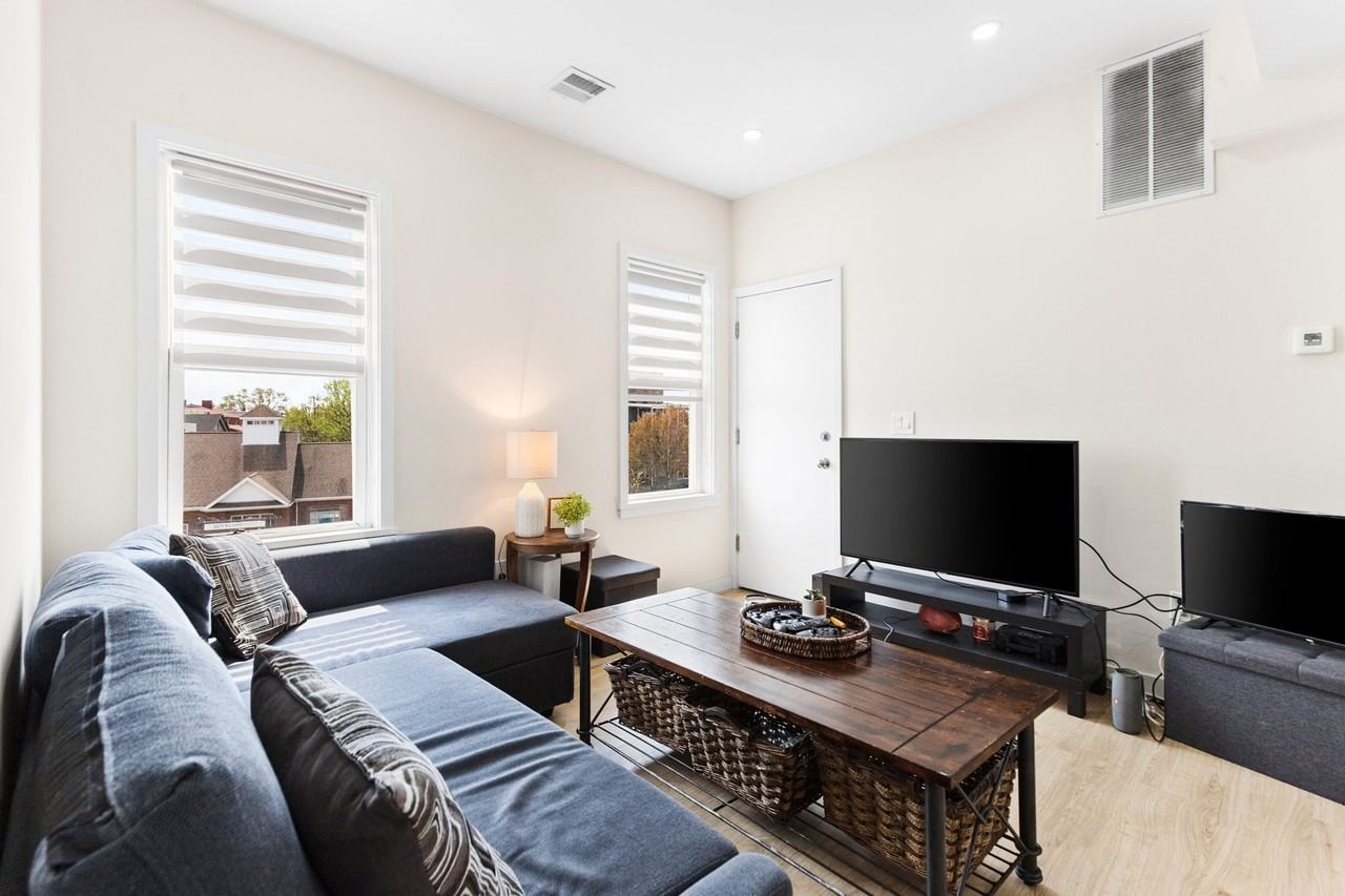 7 Transit Street7 Transit Street - 2 #2 - Photo 4 of 11