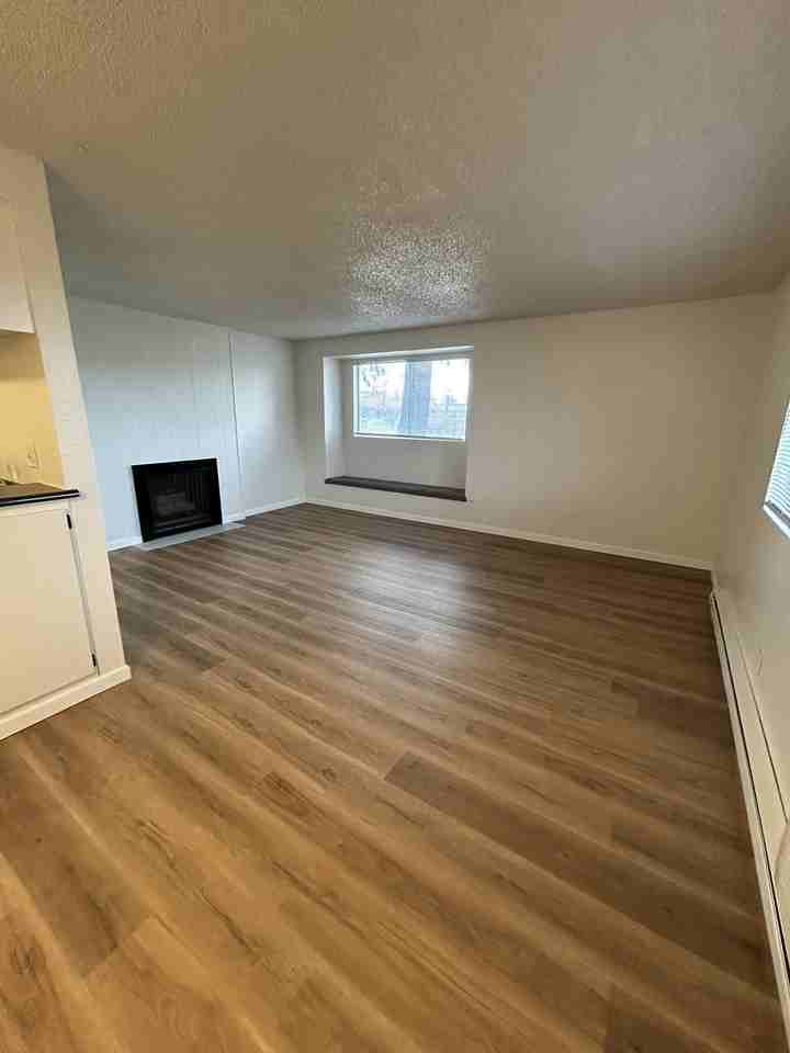 700 Crater Lake Ave #WL14 - Photo 2 of 13