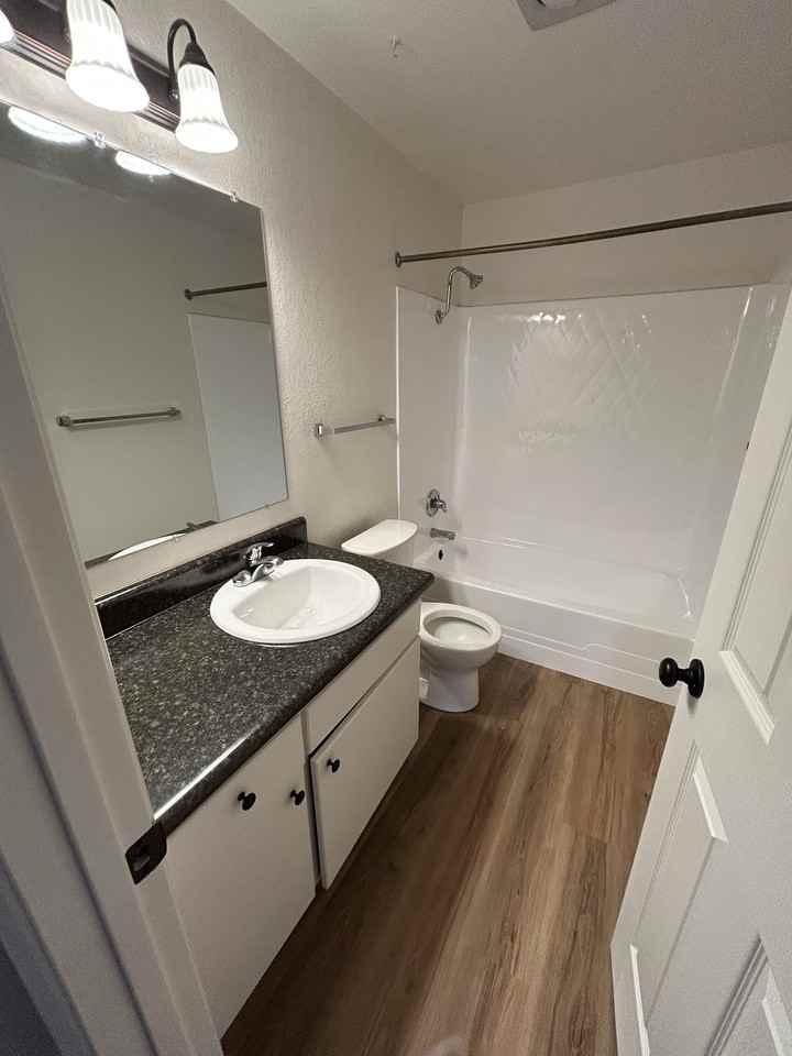 700 Crater Lake Ave #WL14 - Photo 6 of 13