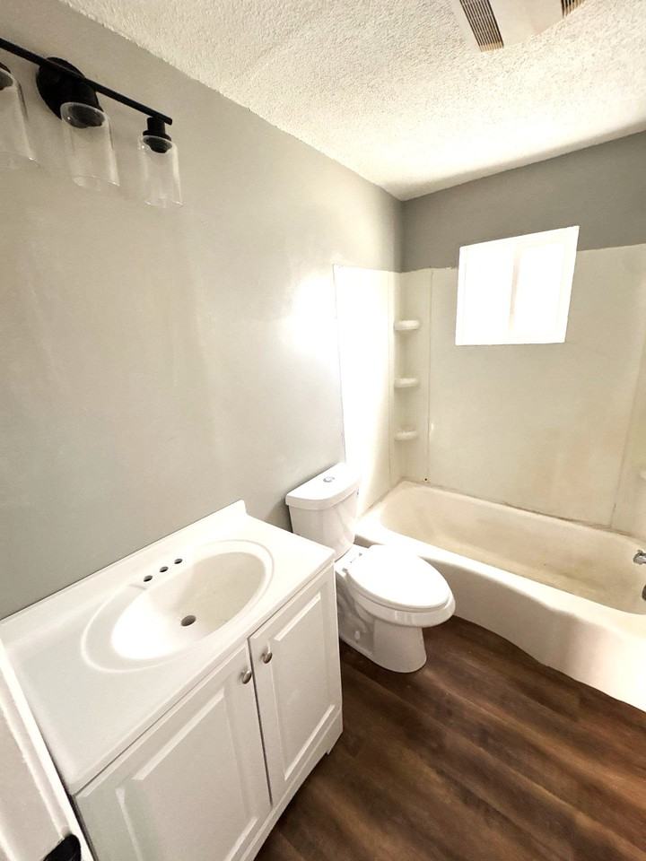 329 N College St #A - Photo 3 of 9