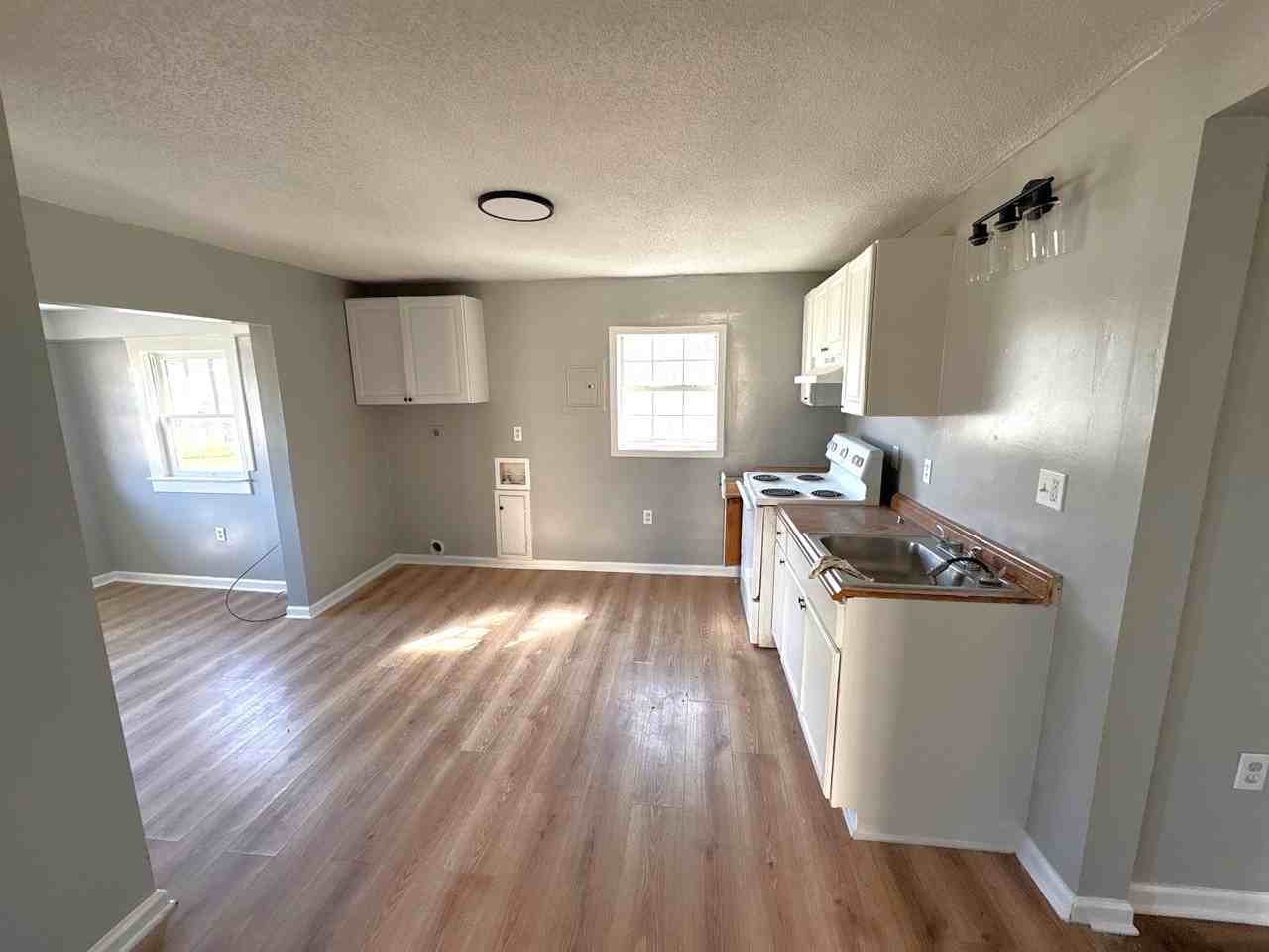 329 N College St #A - Photo 4 of 9