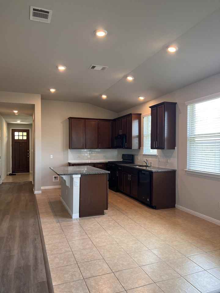 1513 Carlene Pruett St #1 - Photo 7 of 26