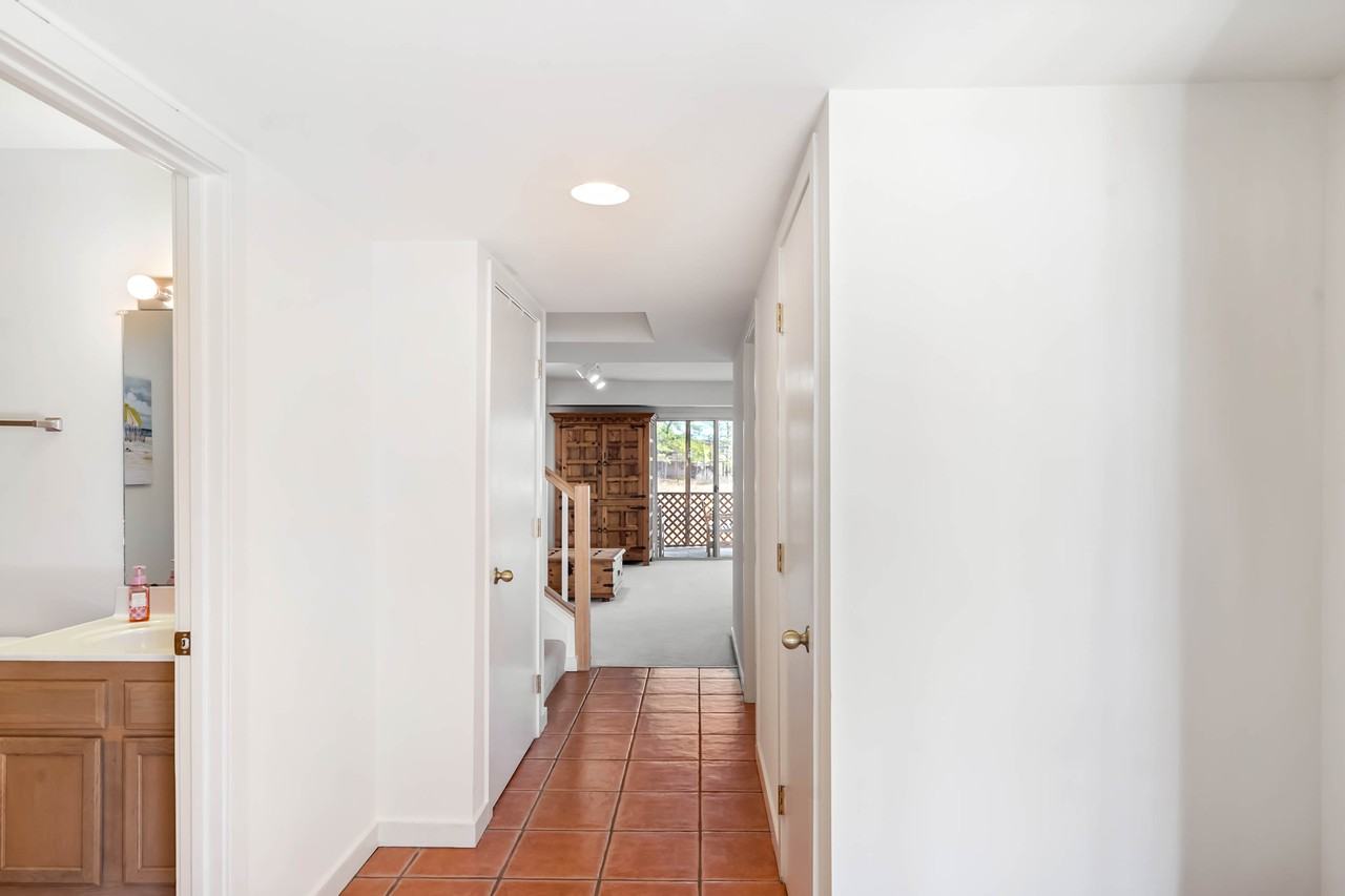 539B Hudson Ave #1 - Photo 3 of 35