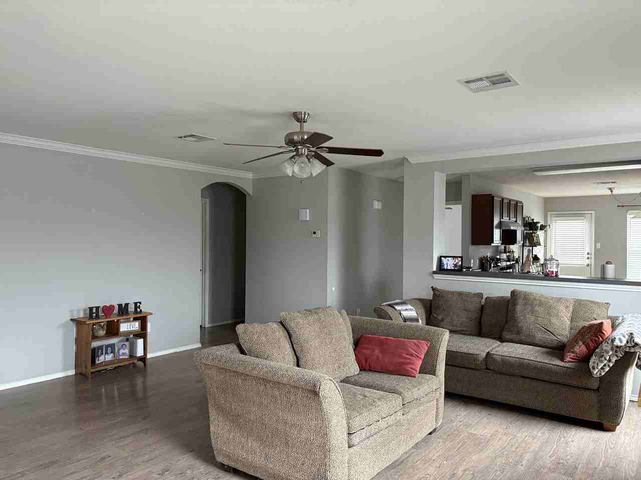 1034 W South St #1 - Photo 4 of 9