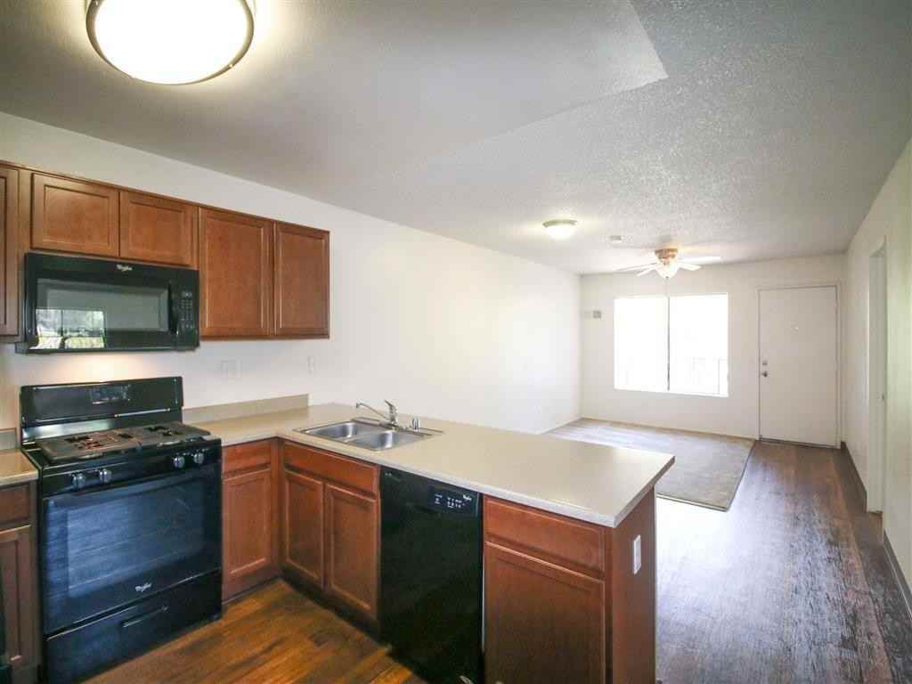 220 47th St - Photo 4 of 24