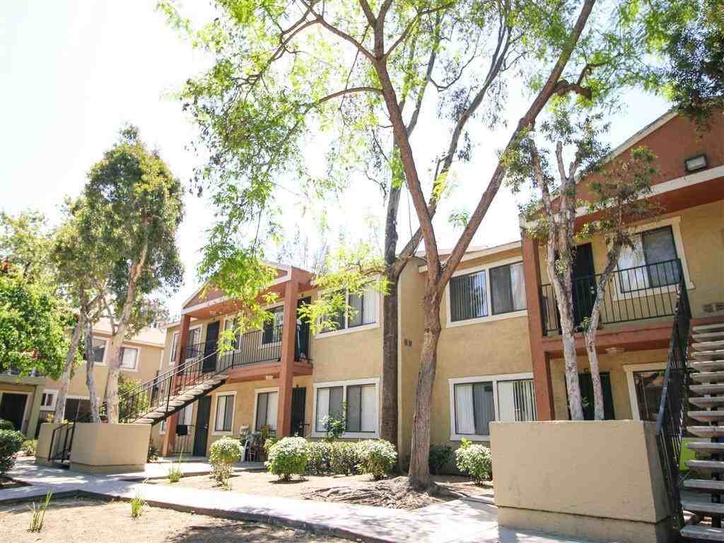 220 47th St - Photo 3 of 24