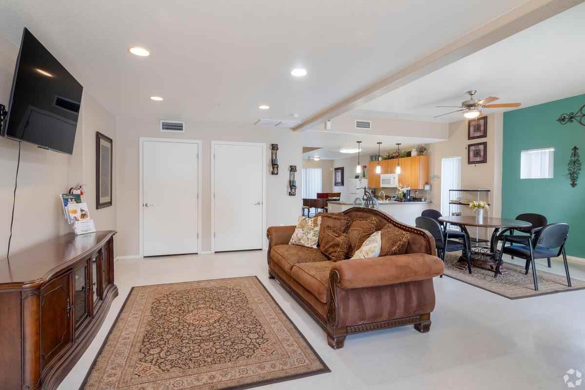 4033 S 7th St - Photo 4 of 16