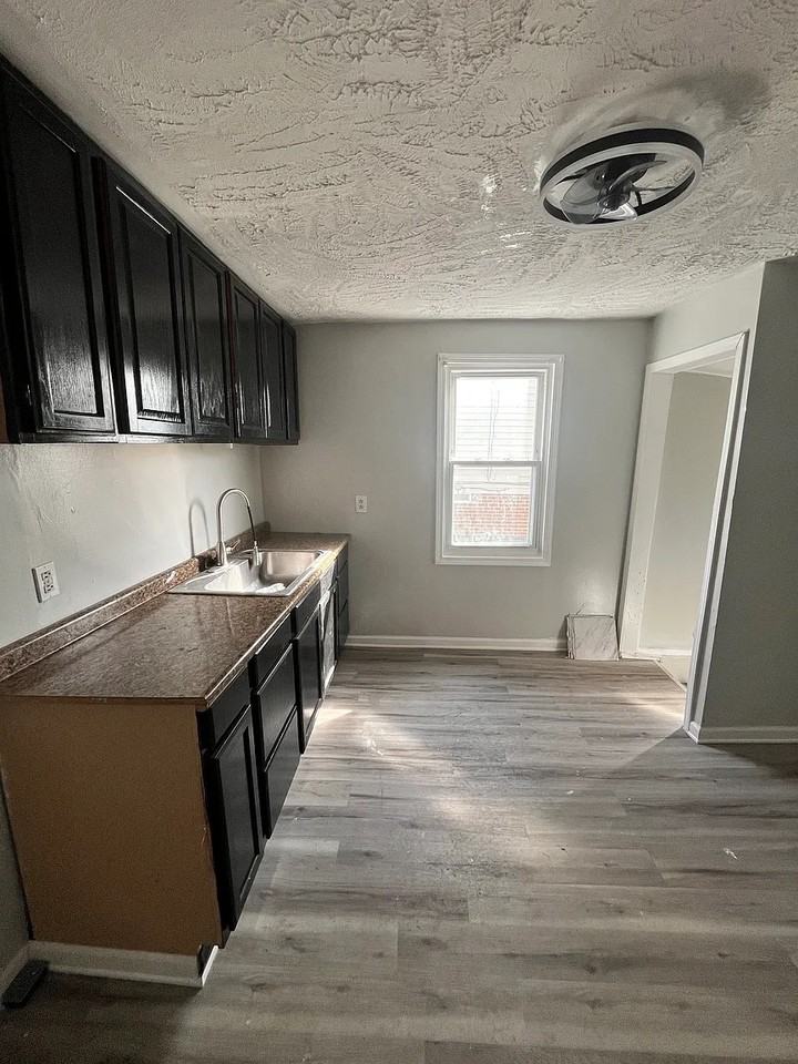 4679 E 144th St #1 - Photo 2 of 10