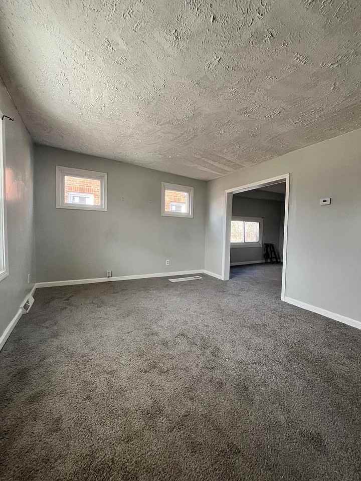 4679 E 144th St #1 - Photo 5 of 10