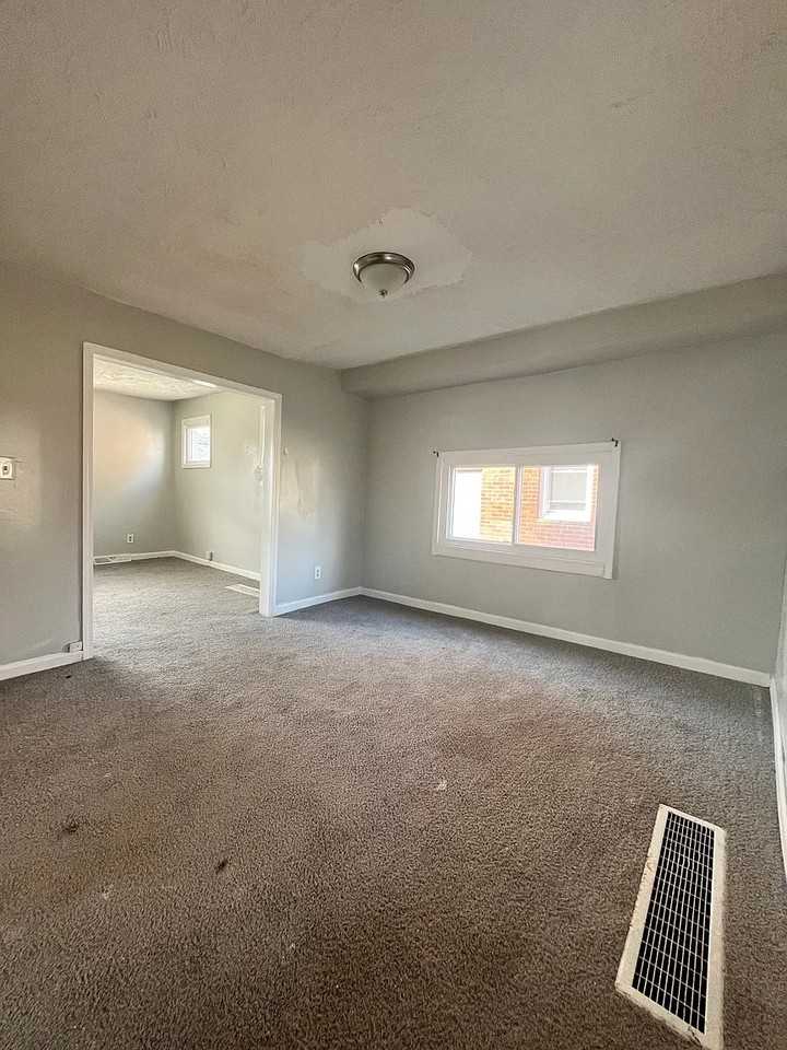 4679 E 144th St #1 - Photo 6 of 10