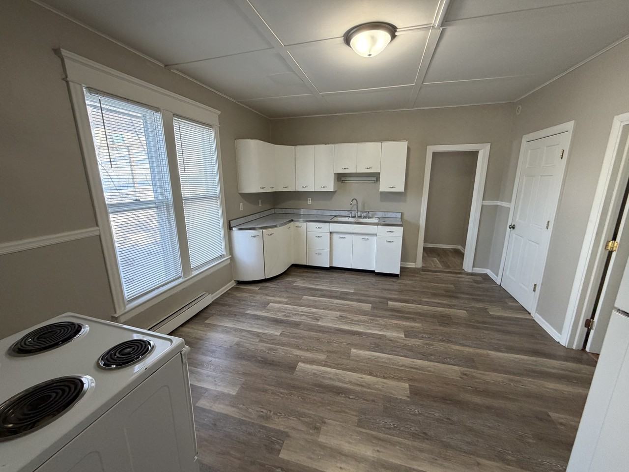 220 E Racine St #1 - Photo 4 of 10