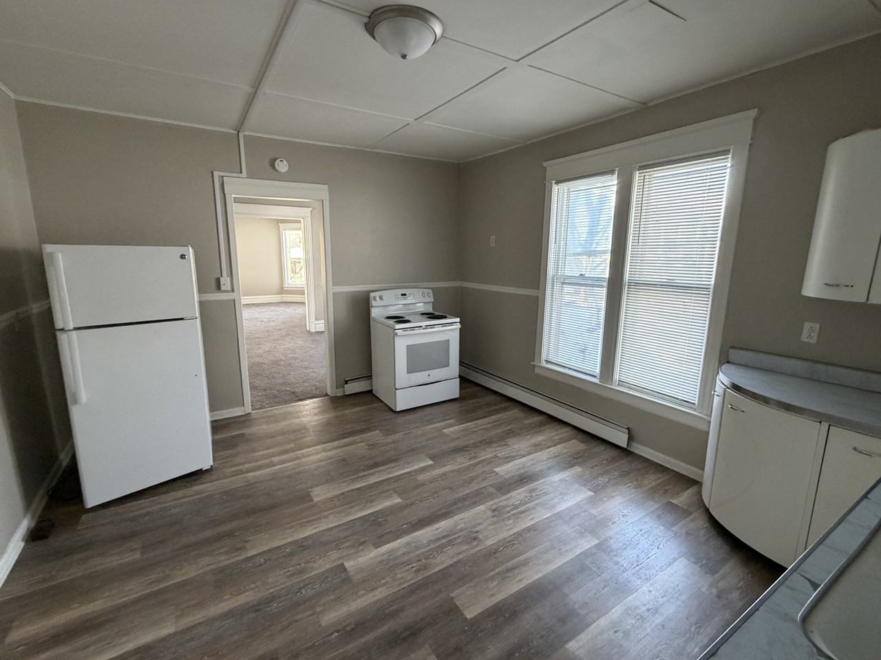 220 E Racine St #1 - Photo 5 of 10